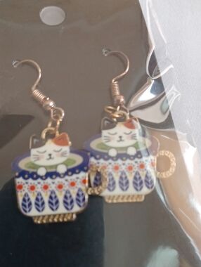 4/$60 New Cute Cat in Teacup Drop Earrings
